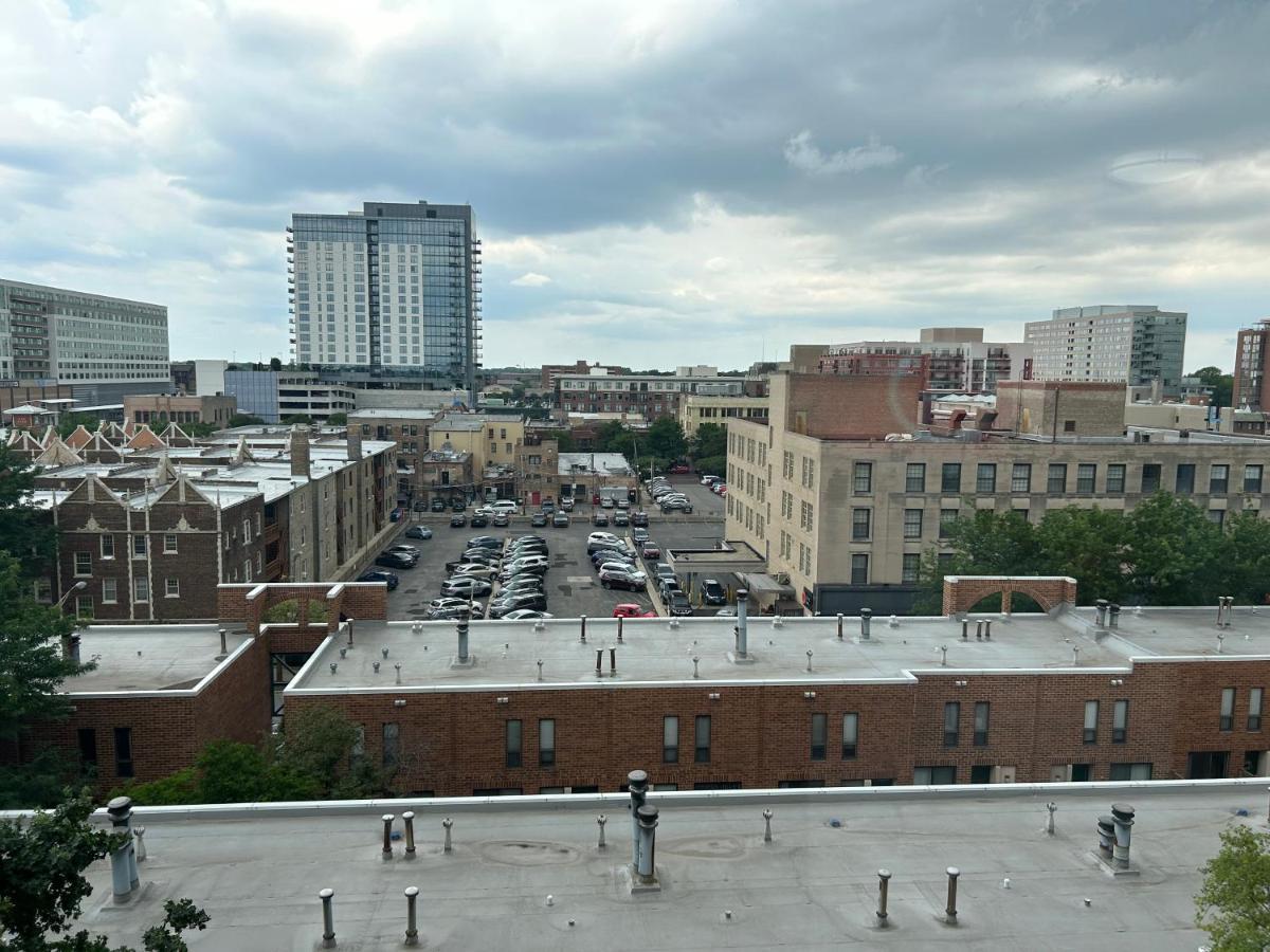 Cozy1 Bdrm Apartment Located In The Heart Of Downtown Oak Park By Glow & Explore Екстериор снимка