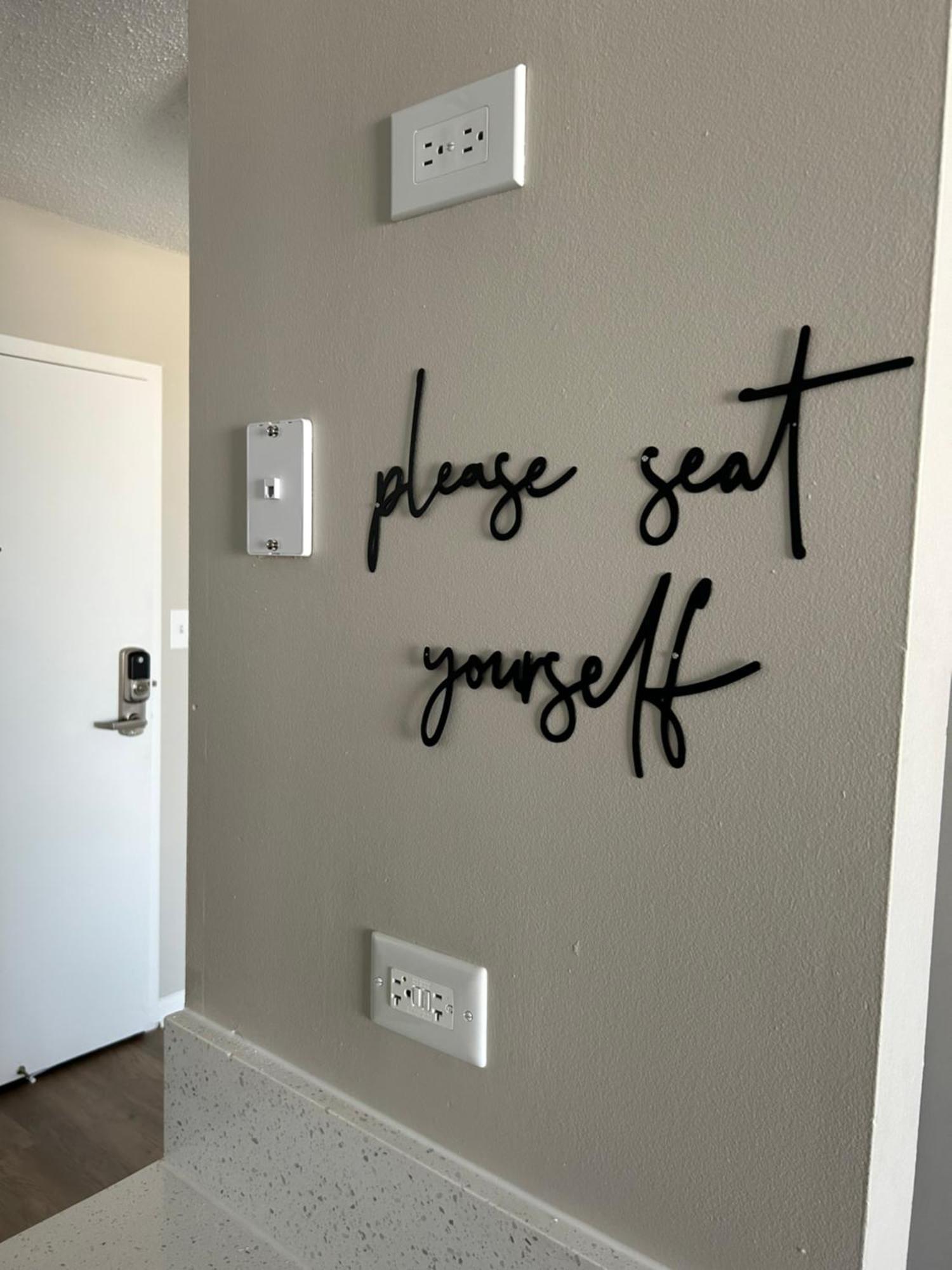 Cozy1 Bdrm Apartment Located In The Heart Of Downtown Oak Park By Glow & Explore Екстериор снимка